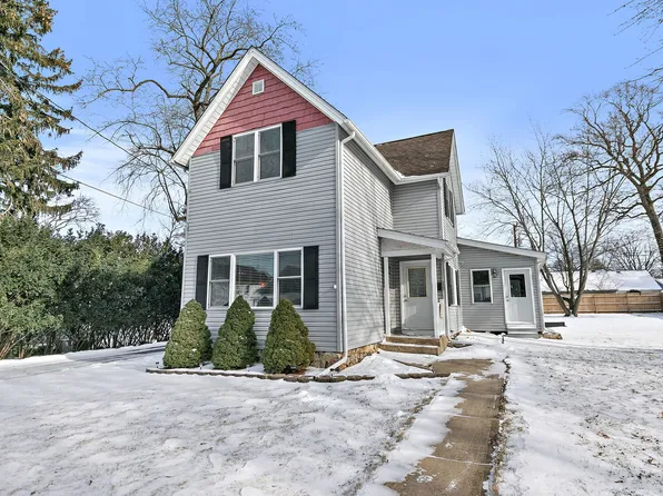 227 2nd St, Crystal Lake, IL 60014