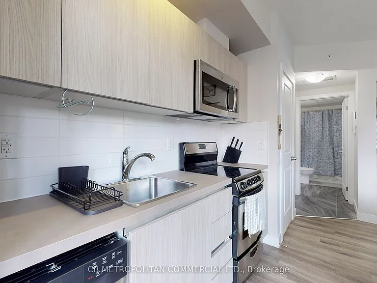 335 College St #204 — Photo 9