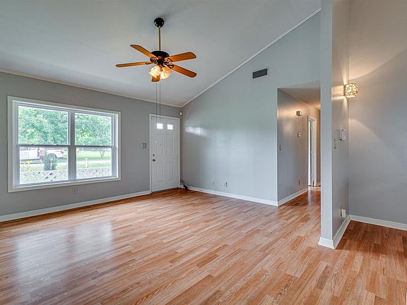 5th image of 120 Sunshine Ave