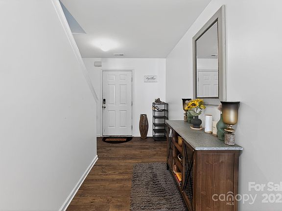 4th image of 608 Nannyberry Ln