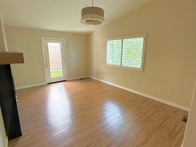 709 Bozanich Cir #B — Photo 6