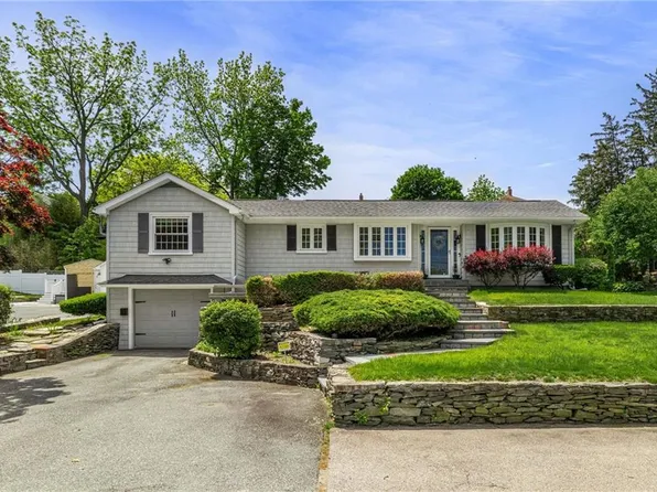 64 Dean St, Cranston, RI 02920