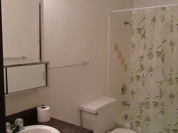 4th image of 920 Iowa Ave APT 2
