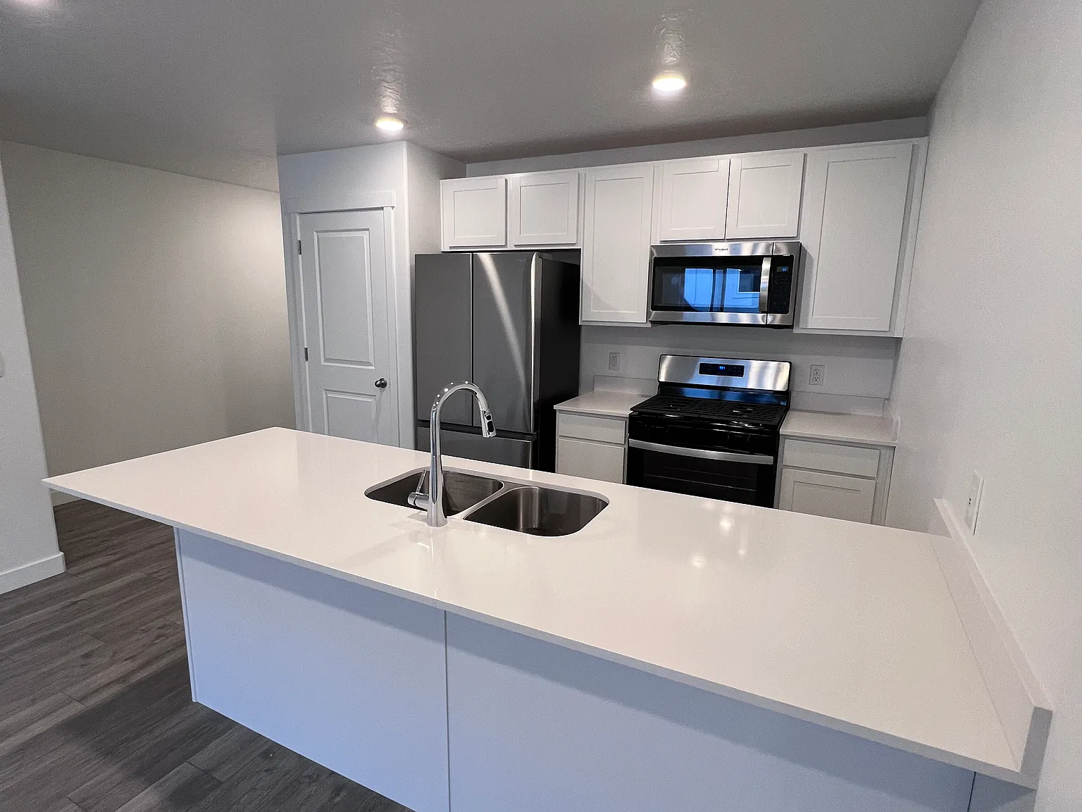 3 bed, 1337 sqft, $2,650 — Photo 3