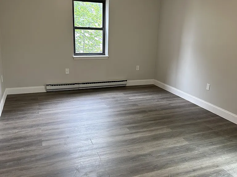 411 Boulevard St — Photo 7