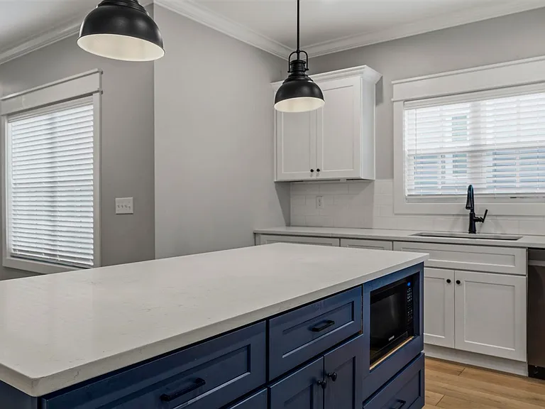 633 Village Way — Photo 8