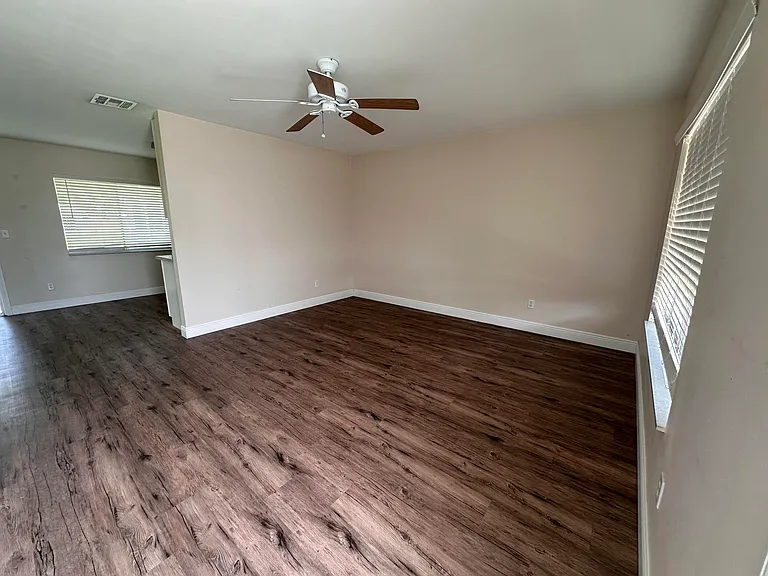 1331 SE Mohave St — Photo 4