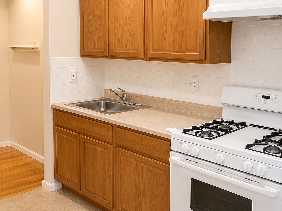 2nd image of 97 Fabyan Pl #1