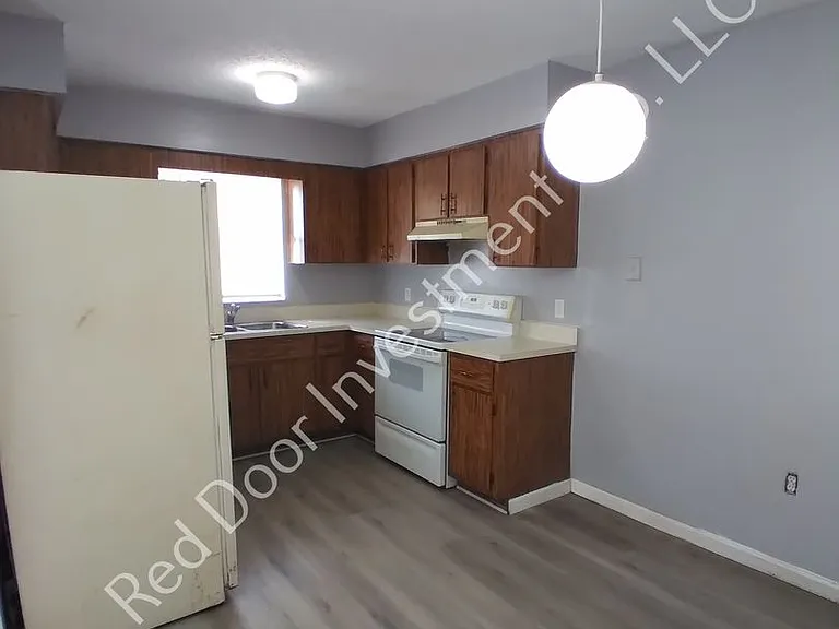 3831 NE 41st St — Photo 5