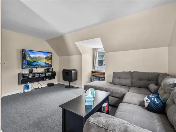 325 College Avenue image 22 of 27