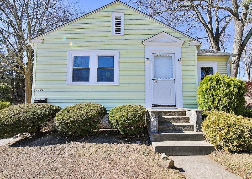1st image of 1326 Douglas Ave