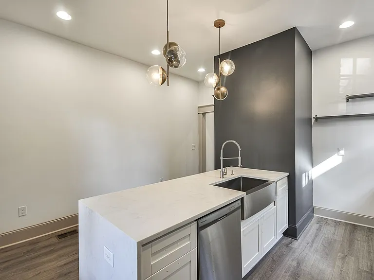 720 Penn Ave NE #4 — Photo 2