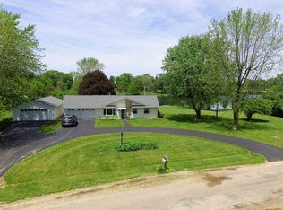 15420 E Geronimo Dr, Cuba, IL 61427