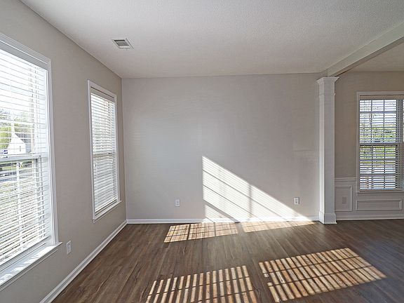 4th image of 812 Plaintain Dr #E2