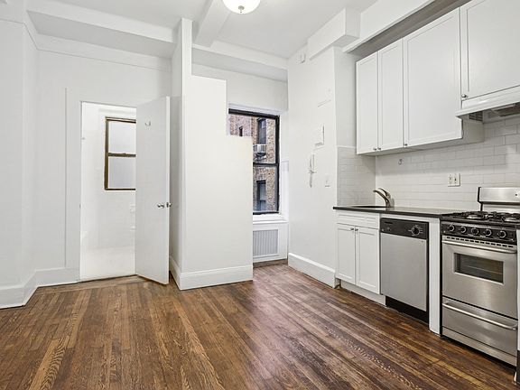 4th image of 19 W 69th St APT 703