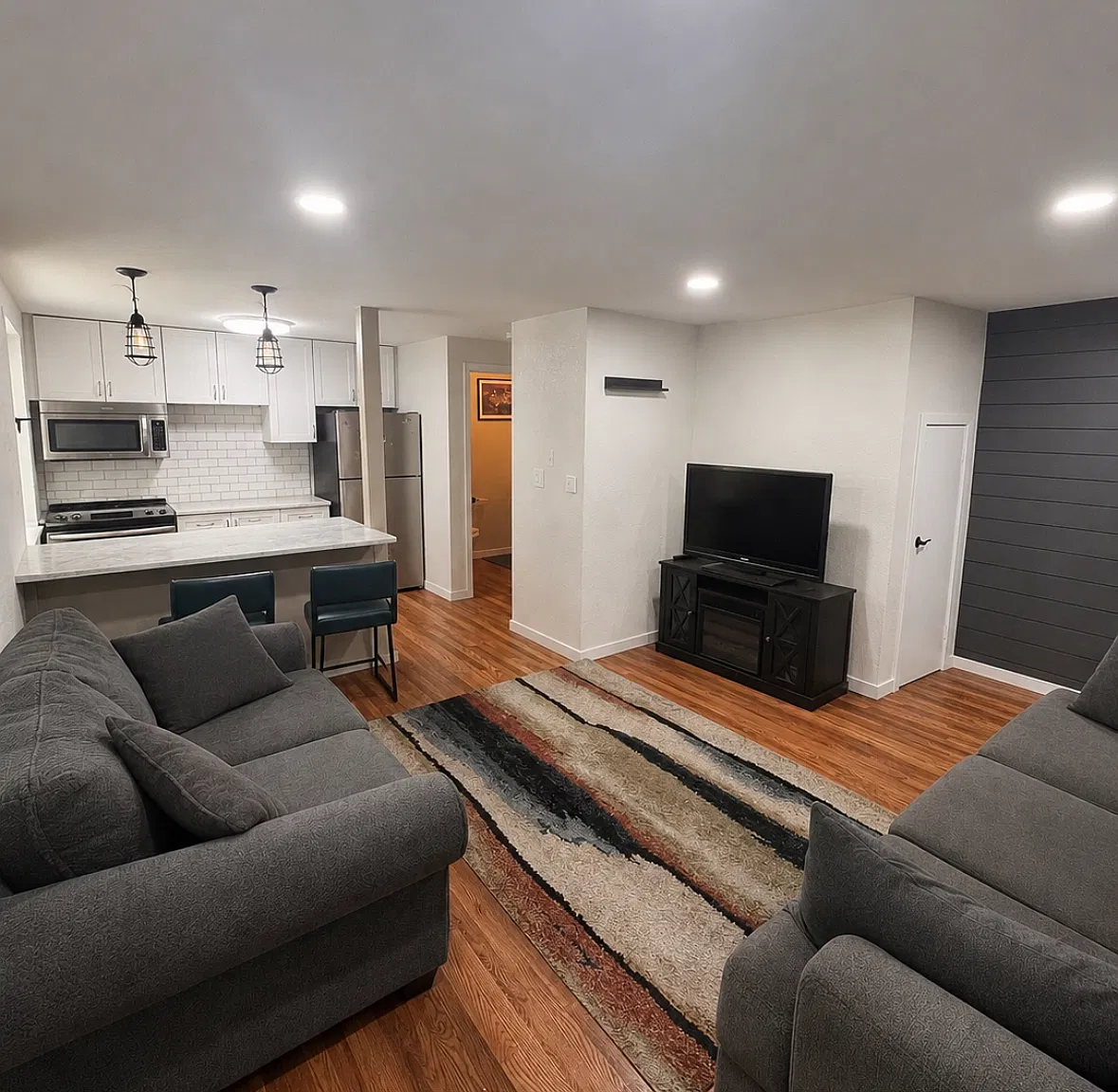 2 bed, 1.5 bath, 794 sqft, $1,995 — Photo 3