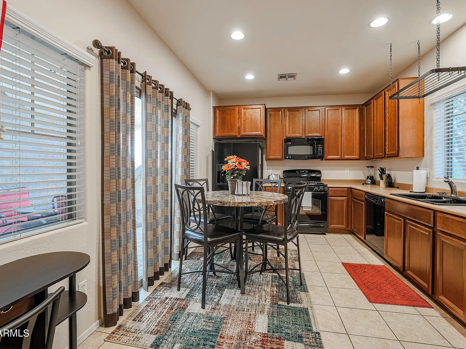 3 bed, 2.5 bath, 1262 sqft, $3,000 — Photo 4