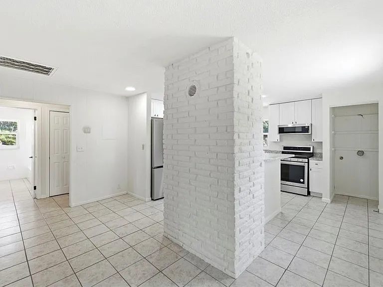 5136 68th St N #B — Photo 11