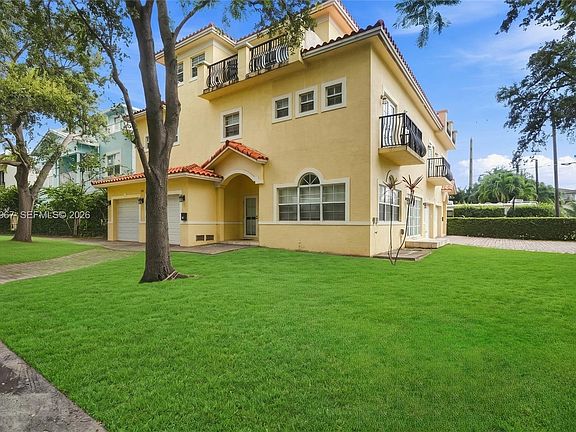 3rd image of 913 SW 8th St #2
