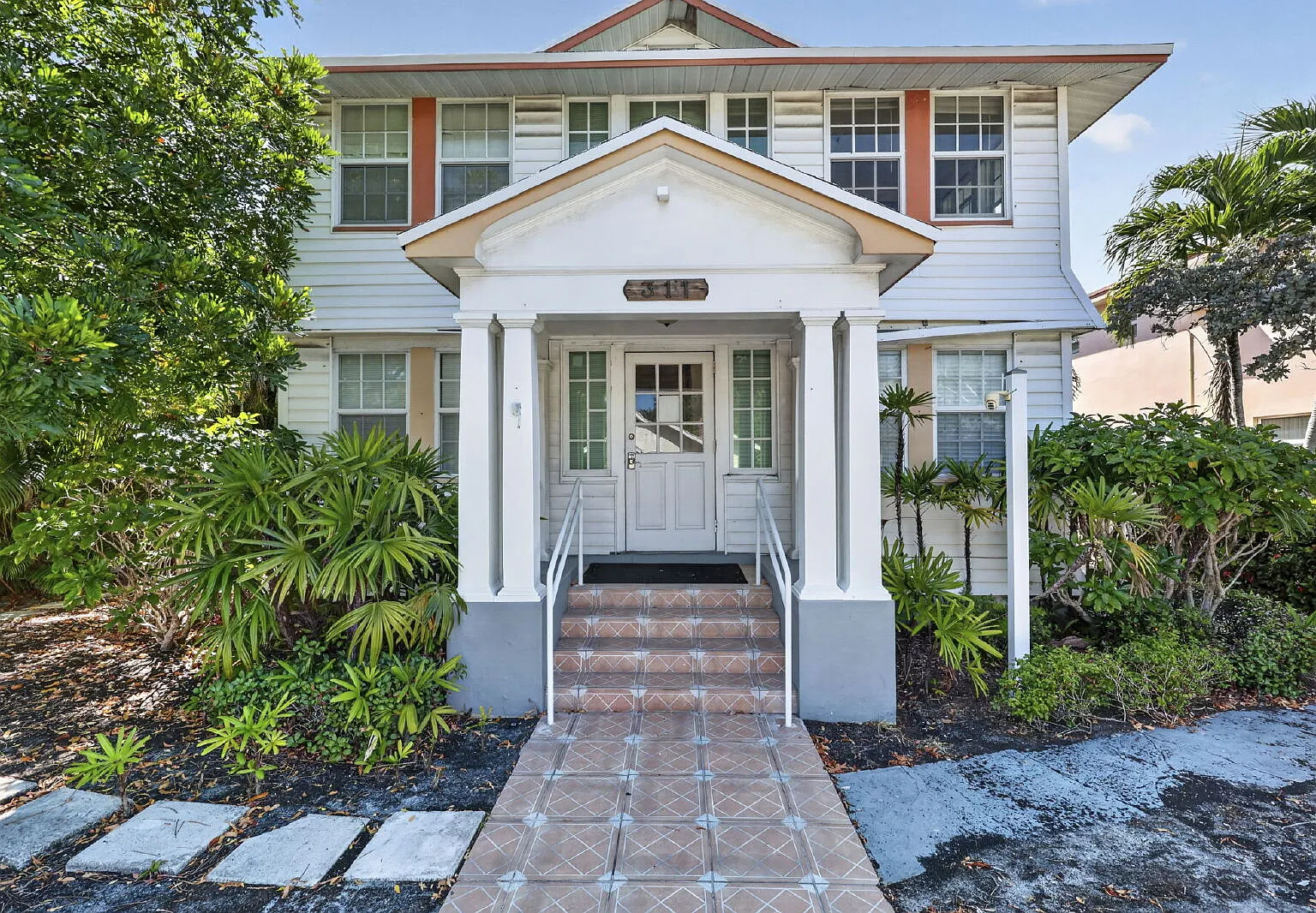 1 bed, 1.0 bath, 720 sqft, $1,550 — Photo 1