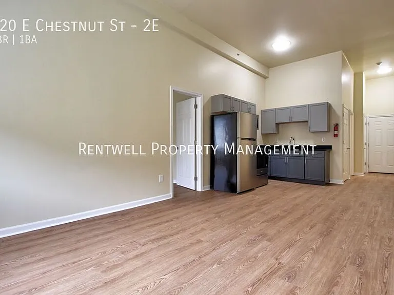 220 E Chestnut St #2E — Photo 3