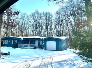 104 Country Club Dr, Hawley, PA 18428