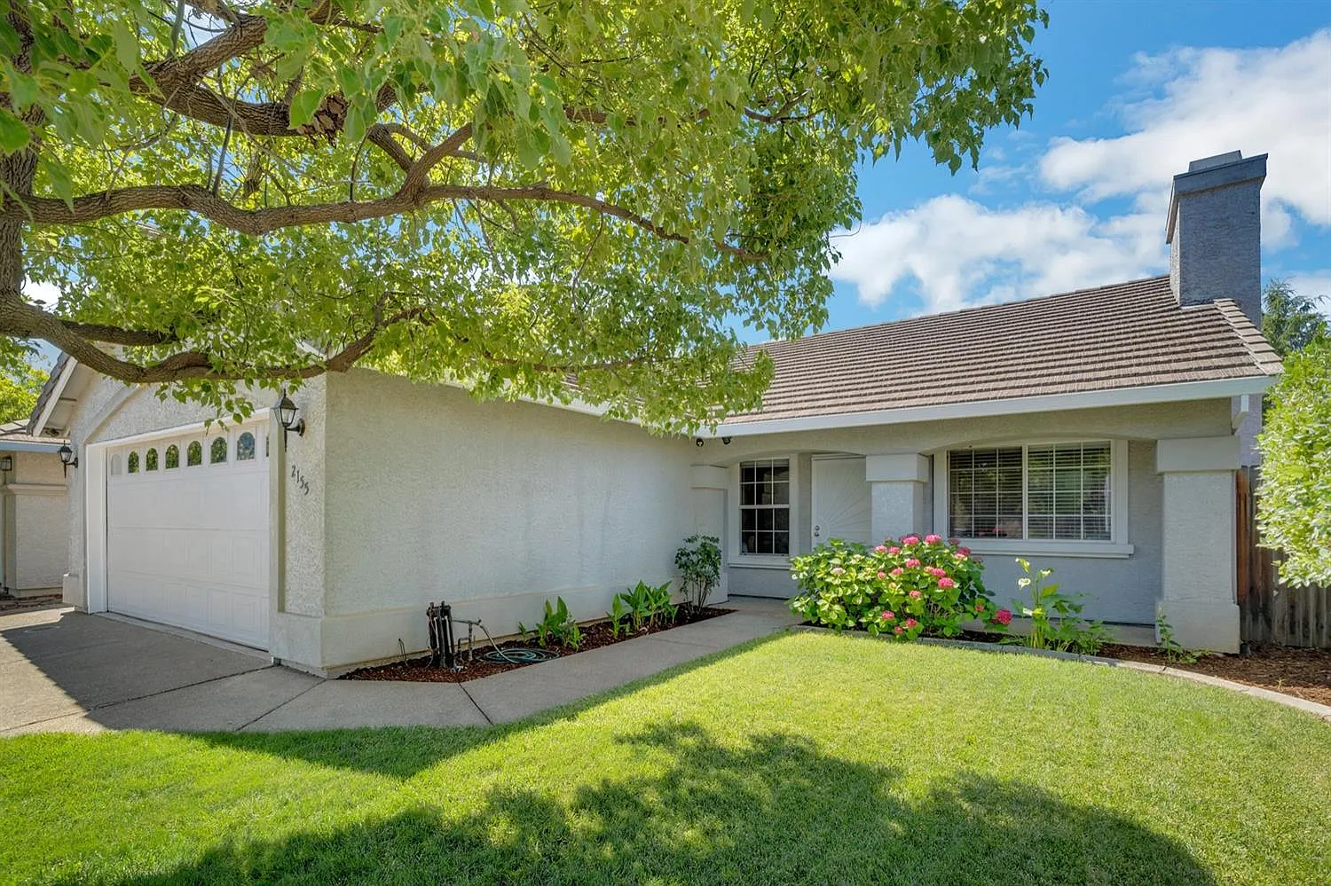 2155 Royal Ct photo 1