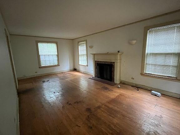 2nd image of 18439 Perth Ave