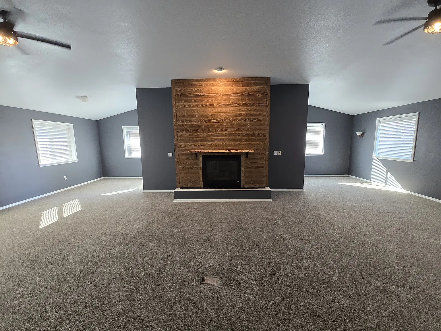 4 bed, 2915 sqft, $3,500 — Photo 3