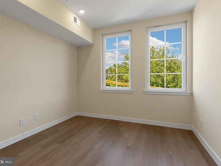 1701 S 4th St #203 — Photo 11