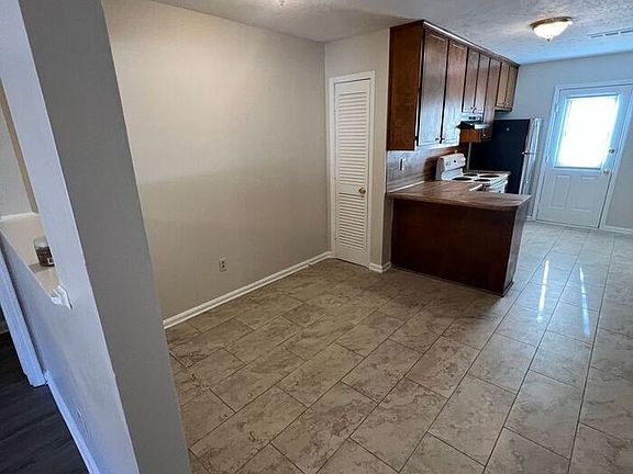 4th image of 264 Haymarket Ln