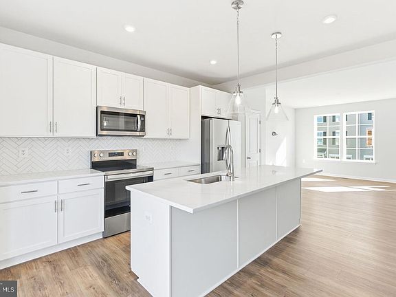 4th image of 206 Monteith Dr