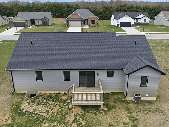 3rd image of 4938 N Cranbrook Rd