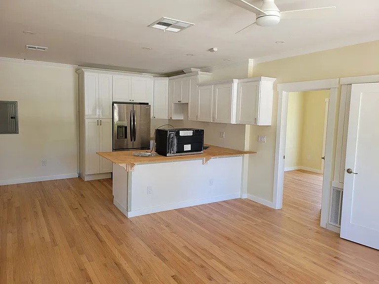 401 N Claremont St #FRONT — Photo 3