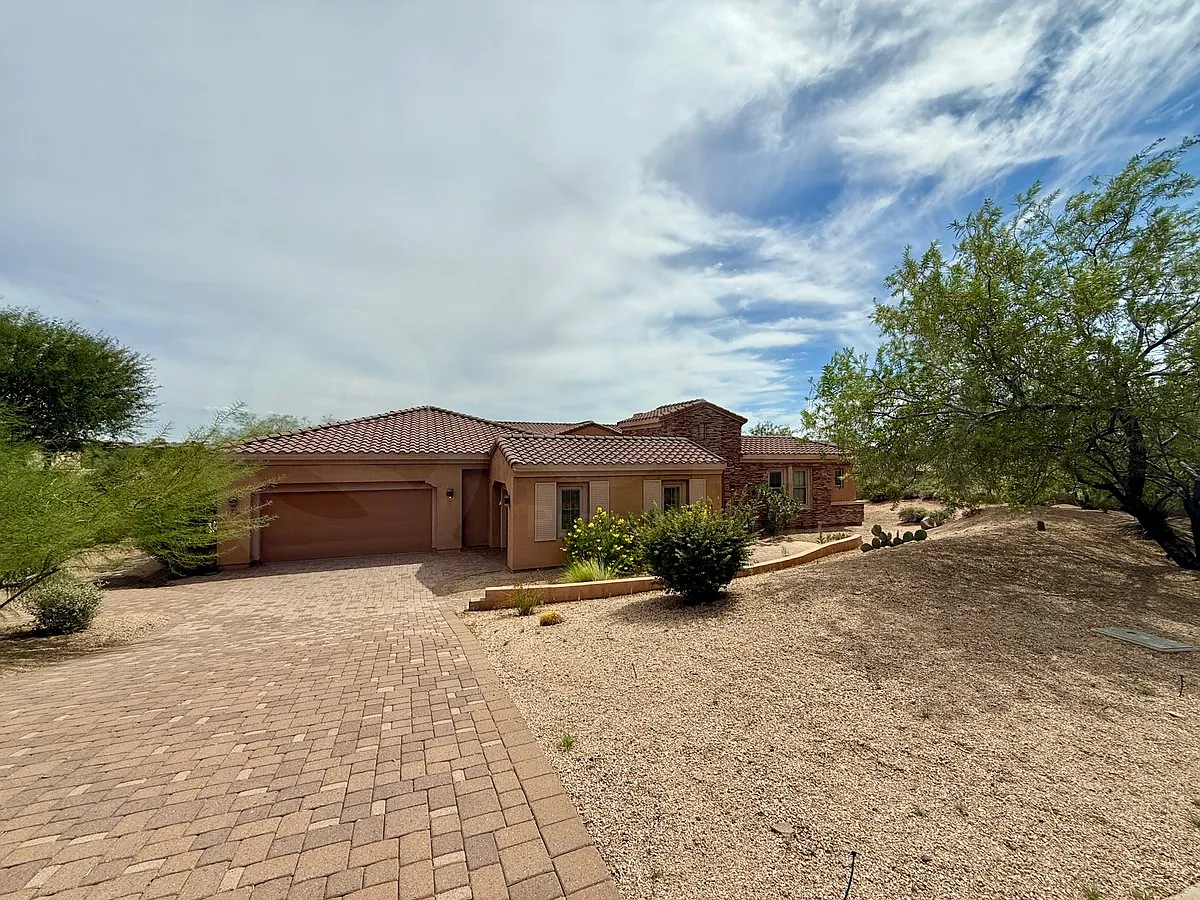 4 bed, 4.5 bath, 4400 sqft, $5,195 — Photo 2