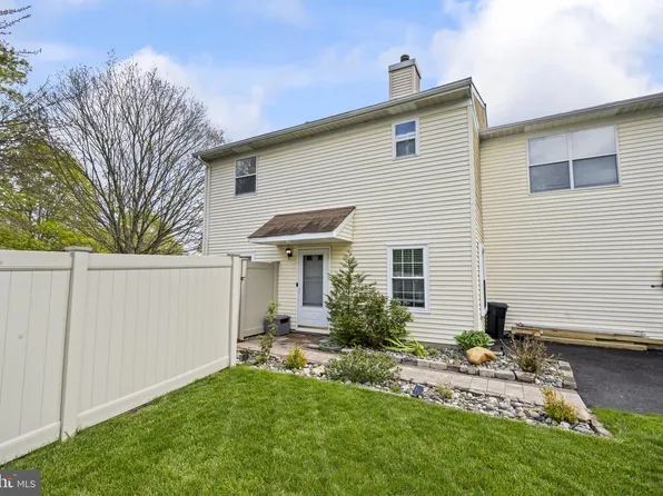 33 Spyglass Ct, East Windsor, NJ 08520