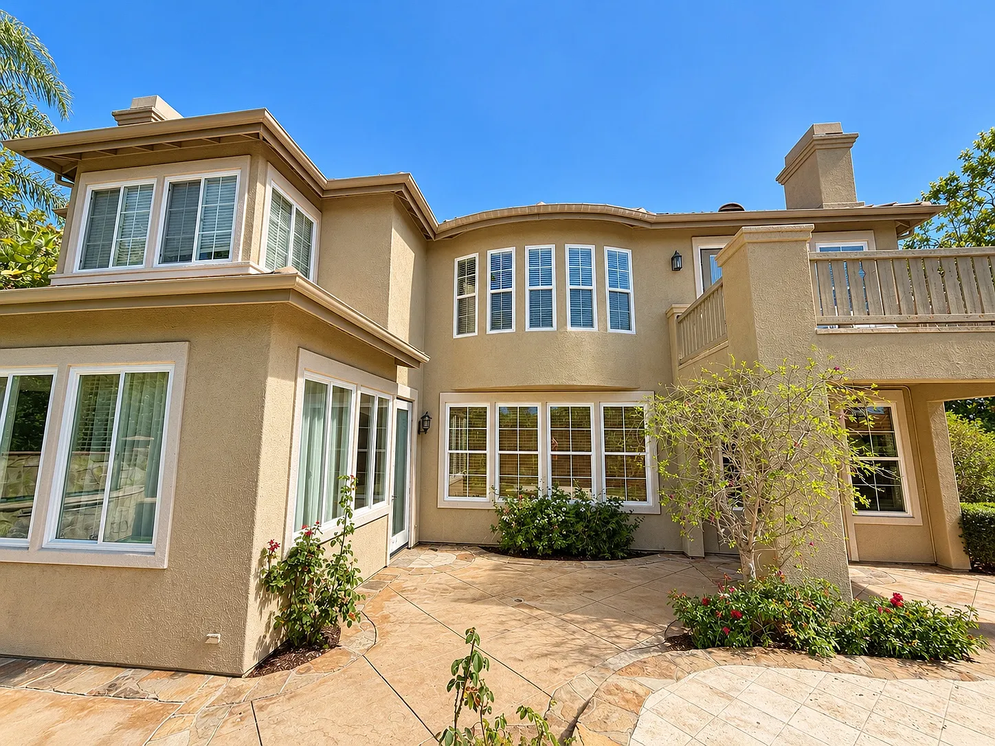 5 bed, 4333 sqft, $9,900 — Photo 3