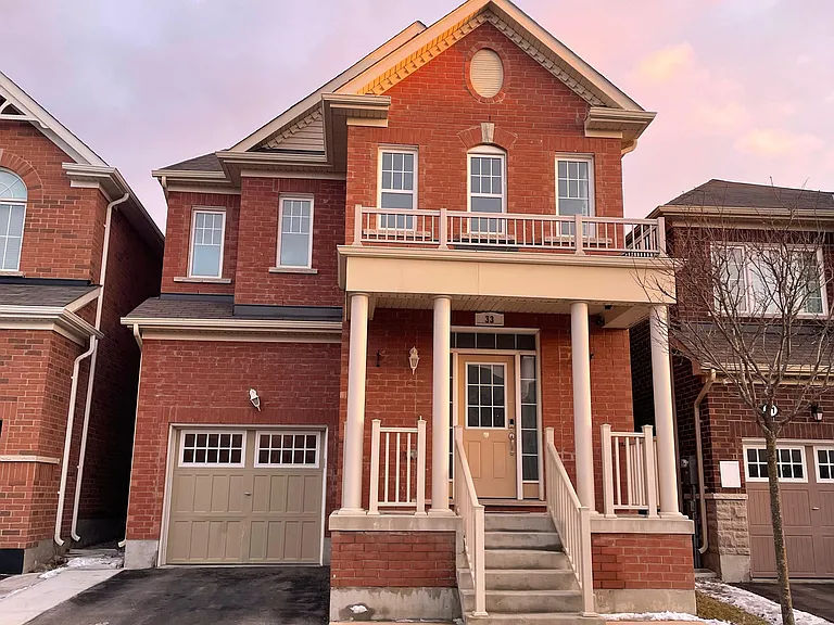 33 Bannister Cres — Photo 1