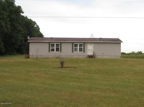 11998 60th Ave, Mecosta, MI 49332