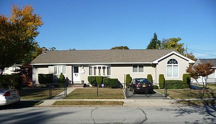 1st image of 19 Valley Ln