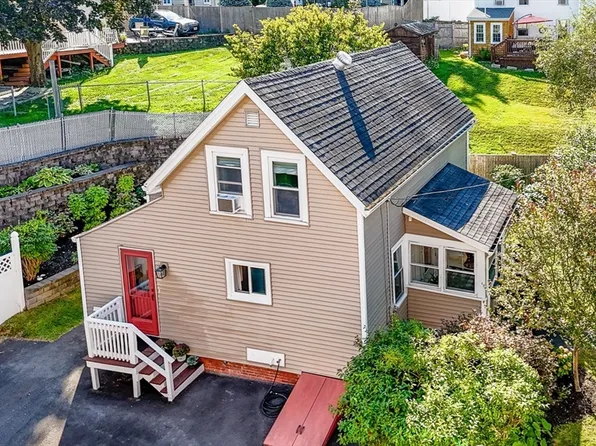 9 John St, Amesbury, MA 01913