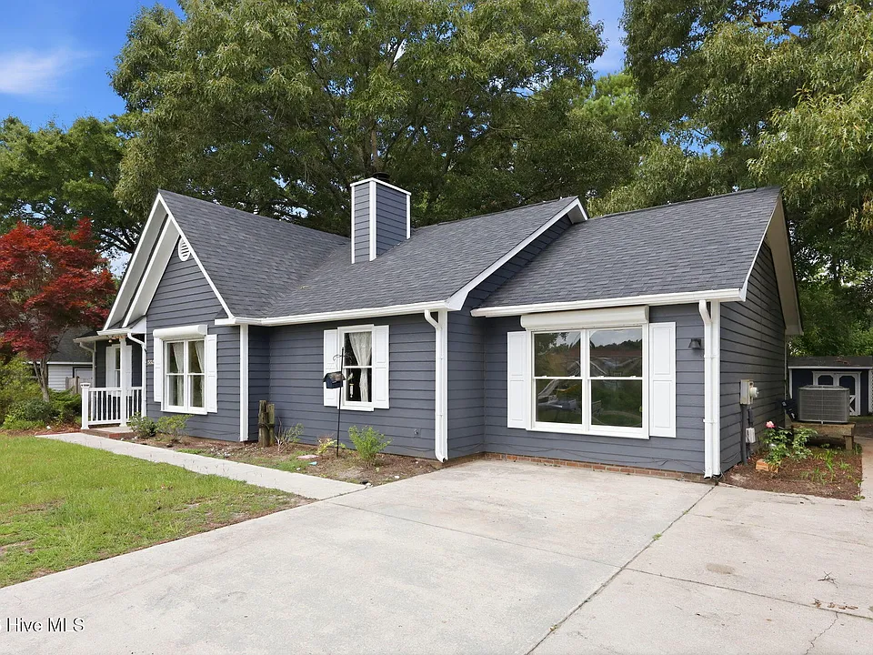 552 Swansboro Loop Rd