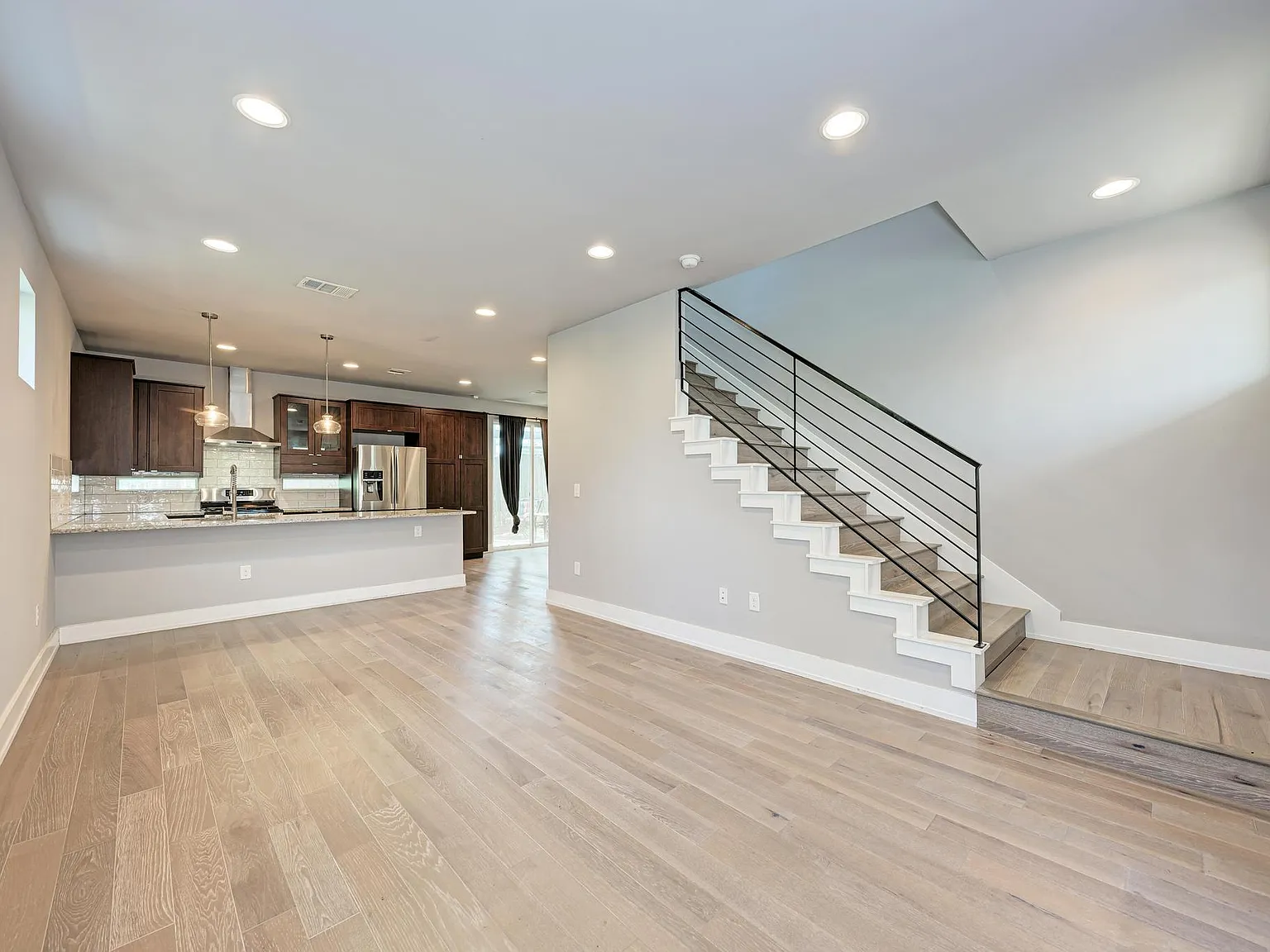 3 bed, 2.5 bath, 1591 sqft, $3,150 — Photo 3