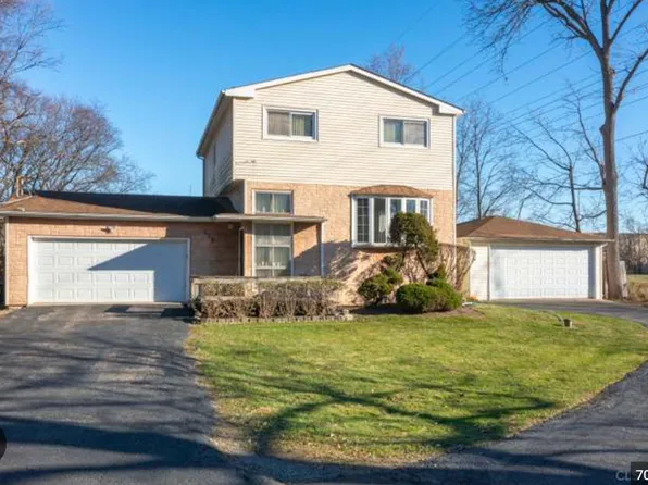 225 N East River Rd, Des Plaines, IL 60016