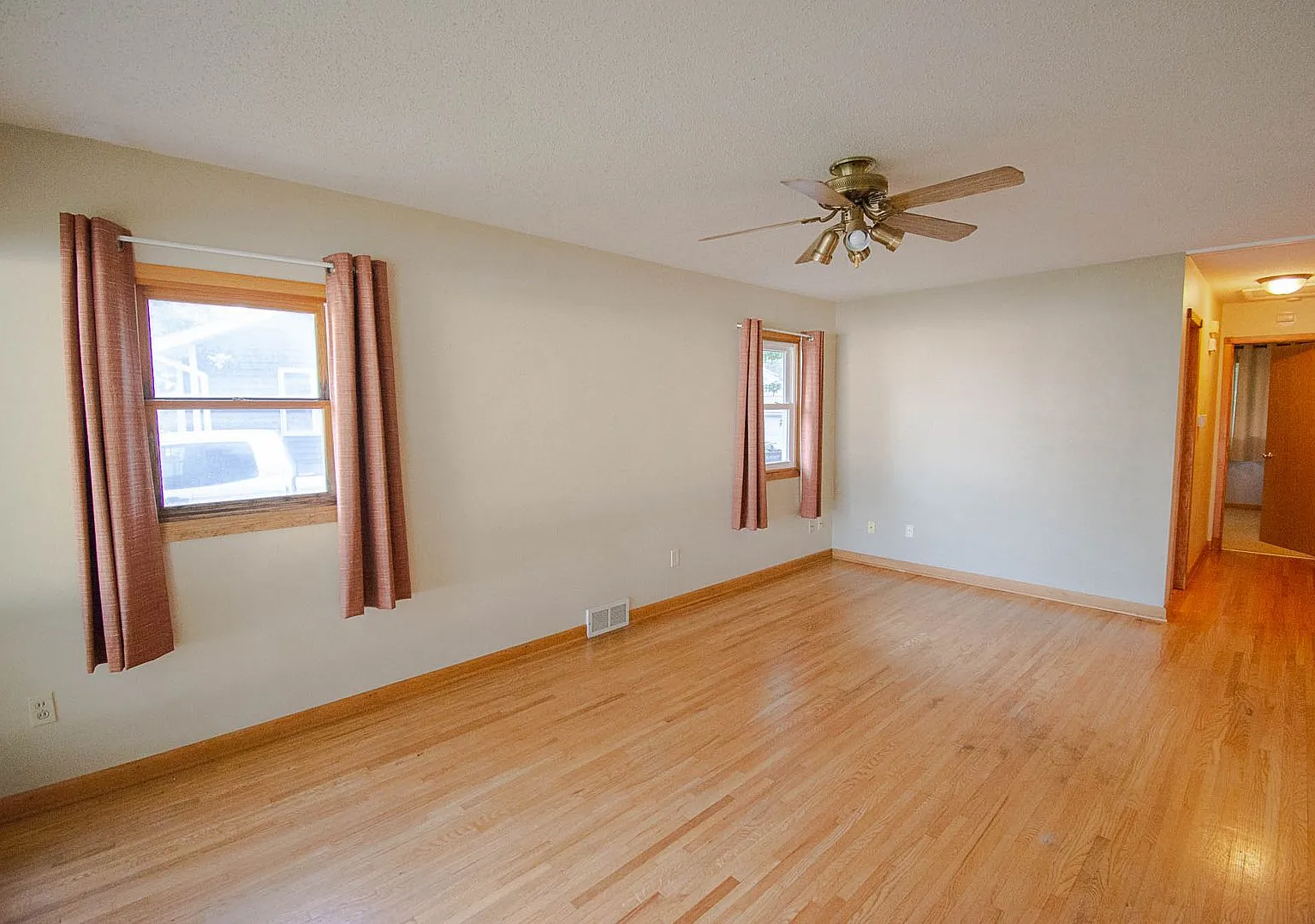 Charming Elton Hills Rambler with Finished Basement — Photo 2