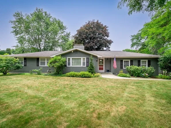 16 Greenbrook Rd, South Hamilton, MA 01982
