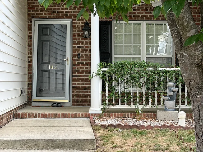 142 Hilda Grace Ln — Photo 2