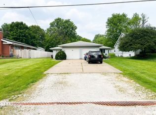 913 W Shenandoah Dr, Peoria, IL