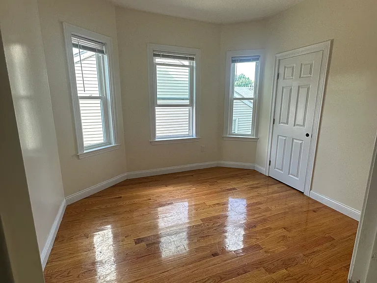 92 Lucerne St #2 — Photo 5