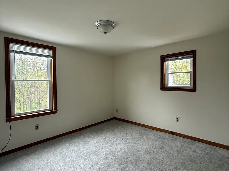 1040 Macrae Rd — Photo 7